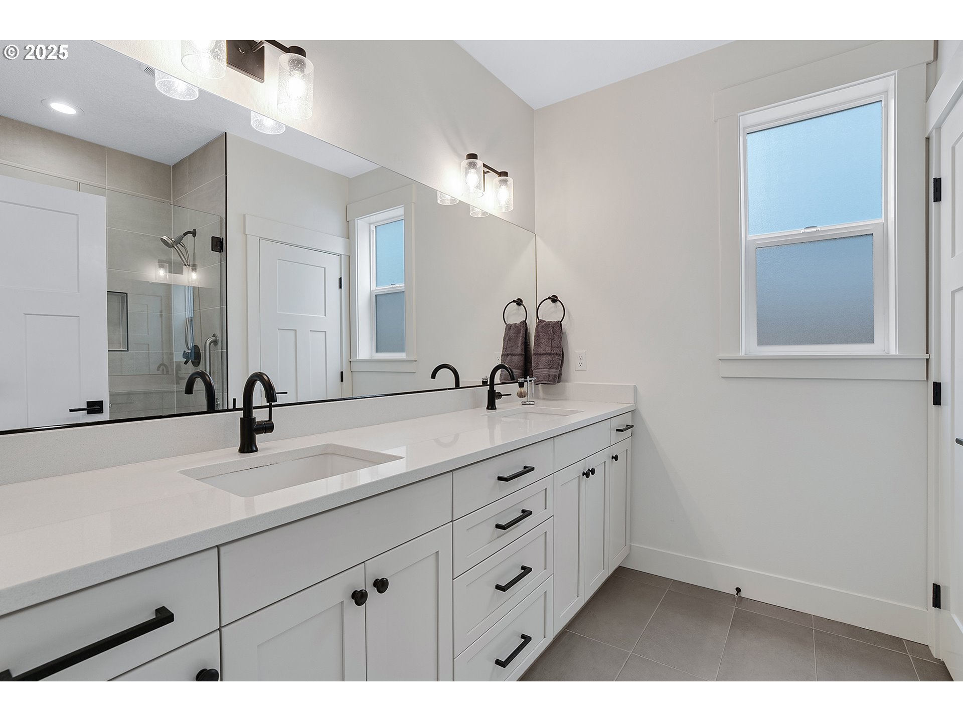 2559 North Lydia Loop Hubbard, OR 97032 - Photo 27 of 36 Bathroom, Attached