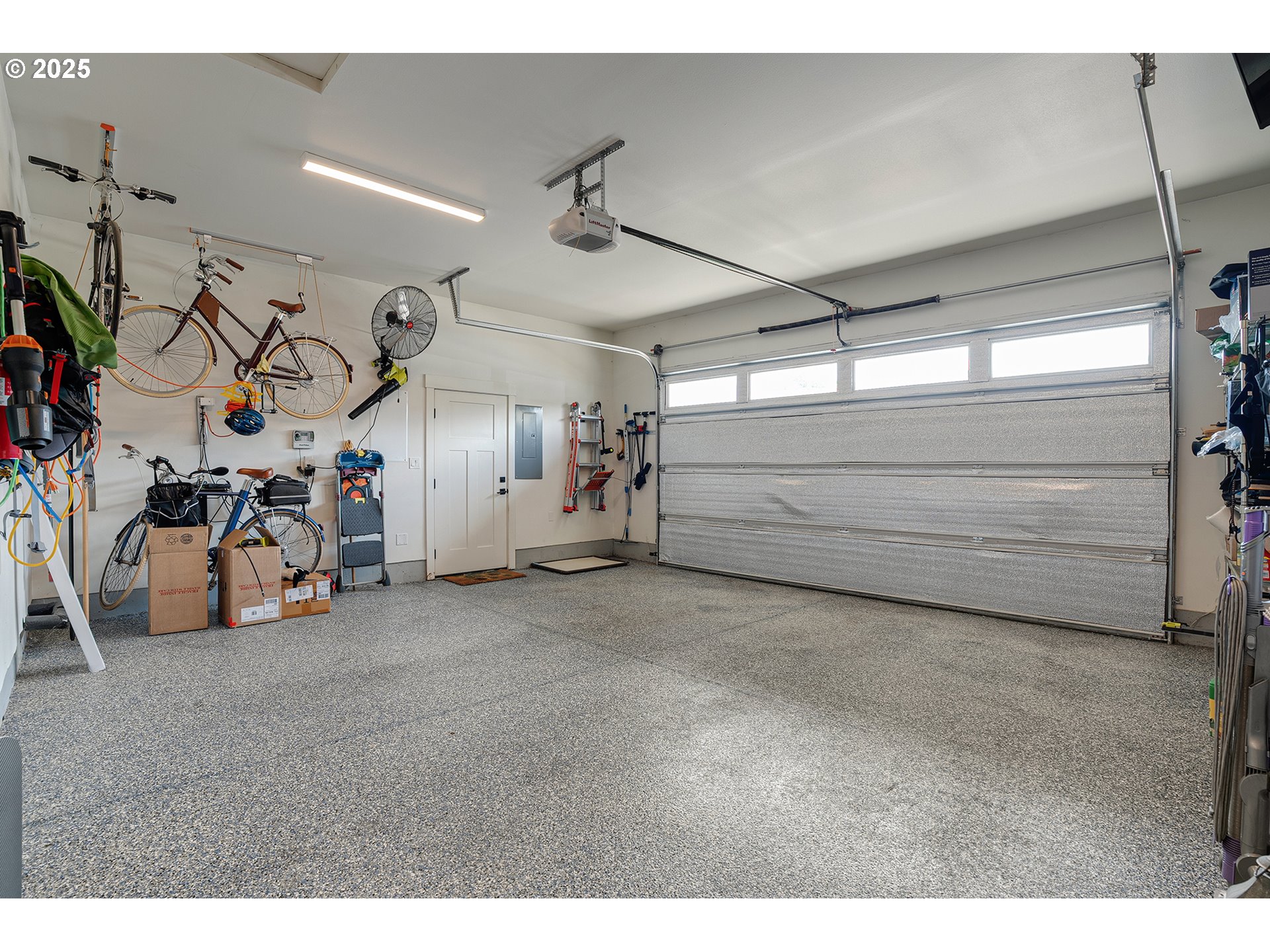2559 North Lydia Loop Hubbard, OR 97032 - Photo 29 of 36 Garage