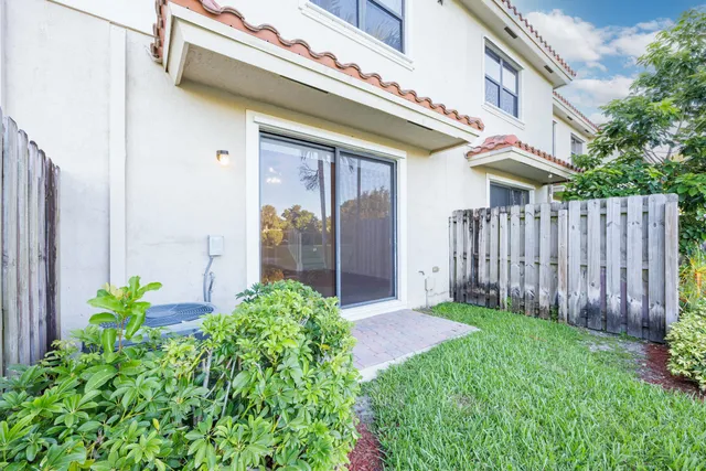 a view of a pathway with a house