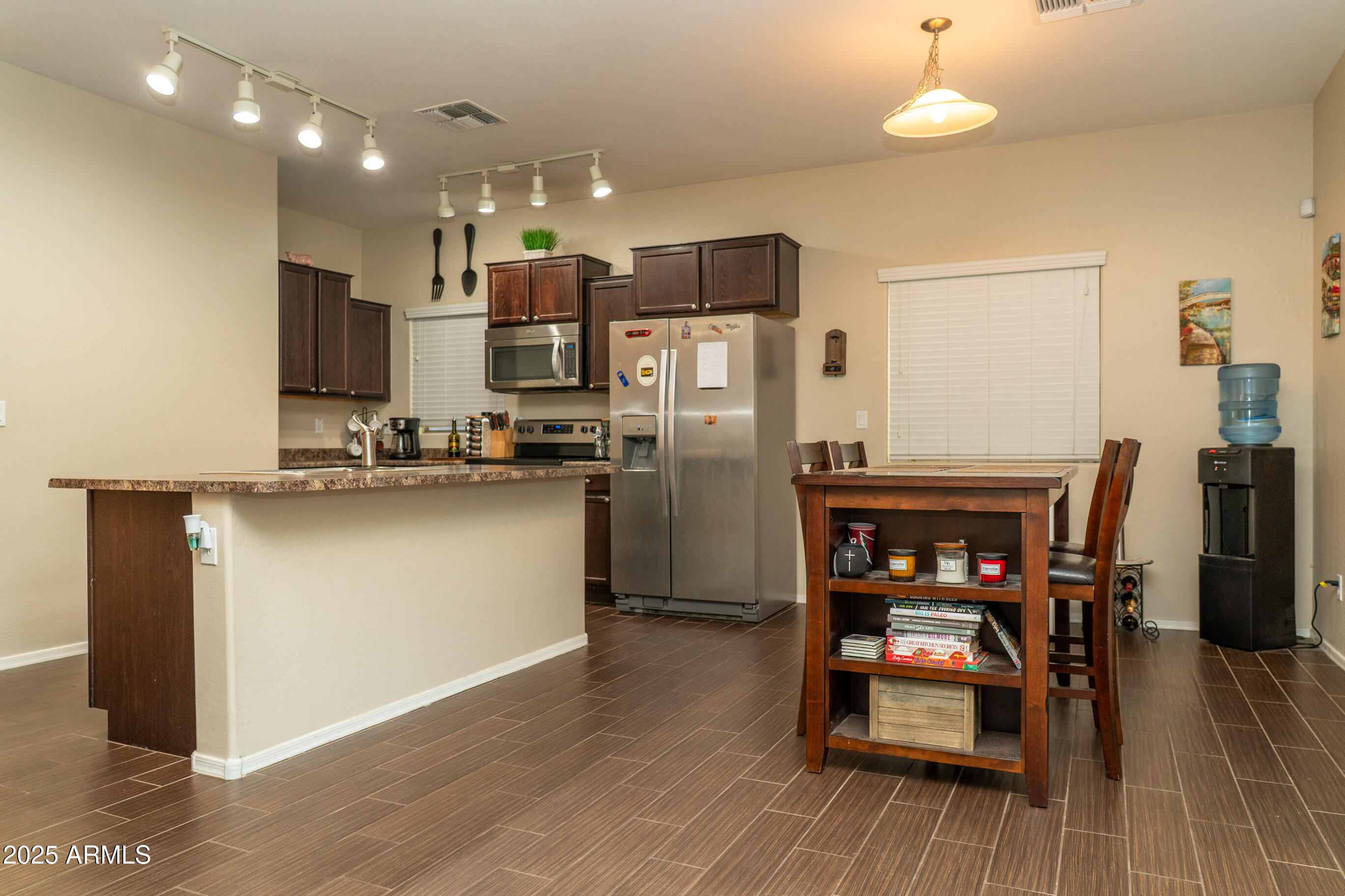10225 West Camelback Road, Unit 45 Phoenix, AZ 85037 - Photo 4 of 29 Kitchen/dining area