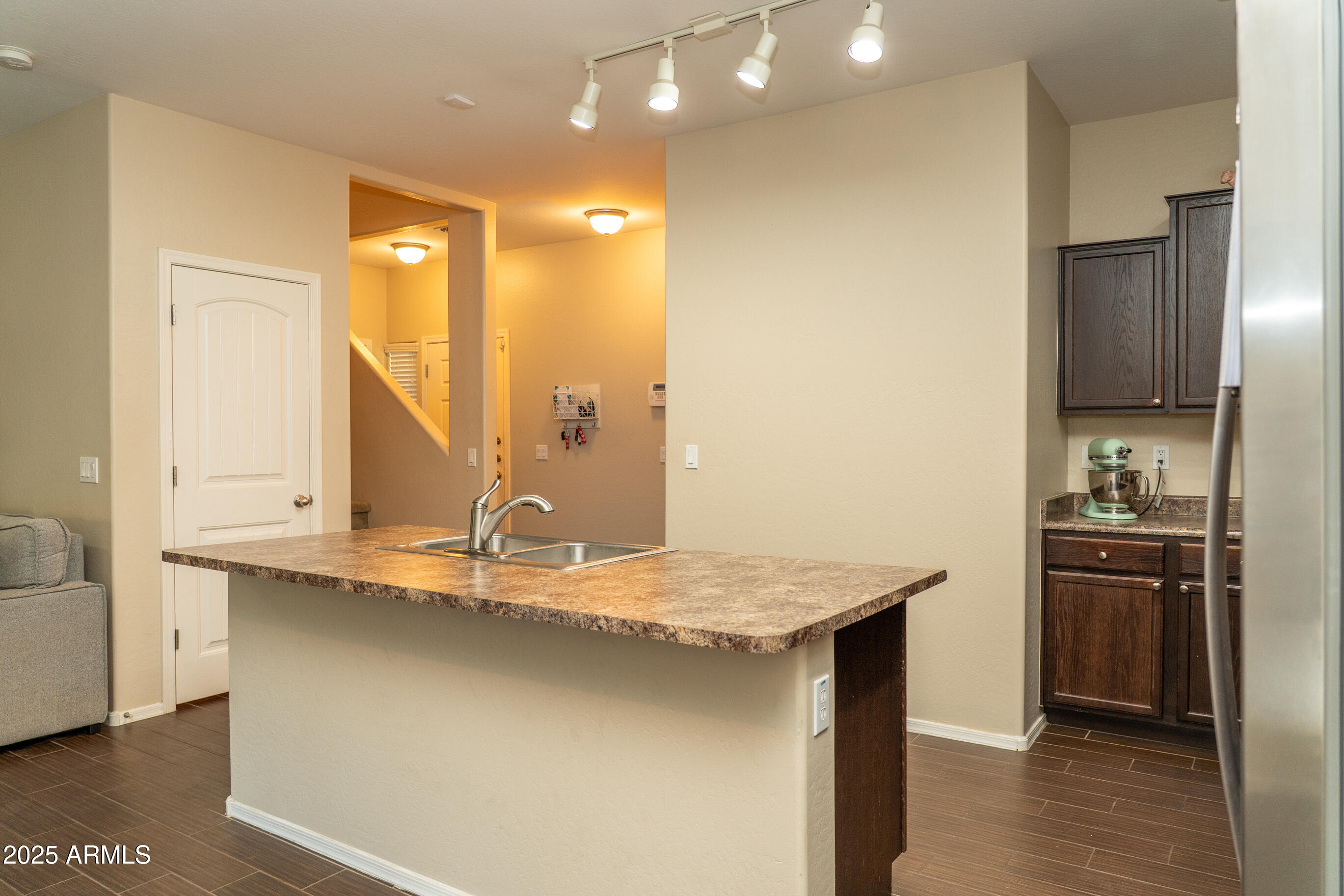 10225 West Camelback Road, Unit 45 Phoenix, AZ 85037 - Photo 6 of 29 Kitchen/stairway
