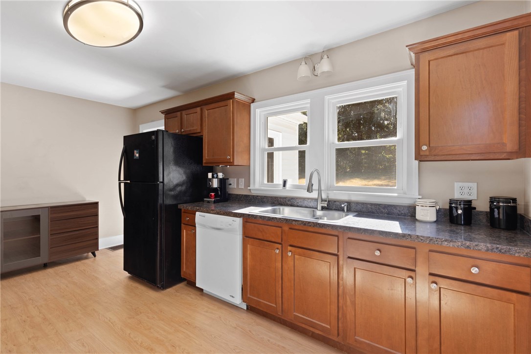 108 Kreag Road Perinton, NY 14450 - Photo 12 of 38