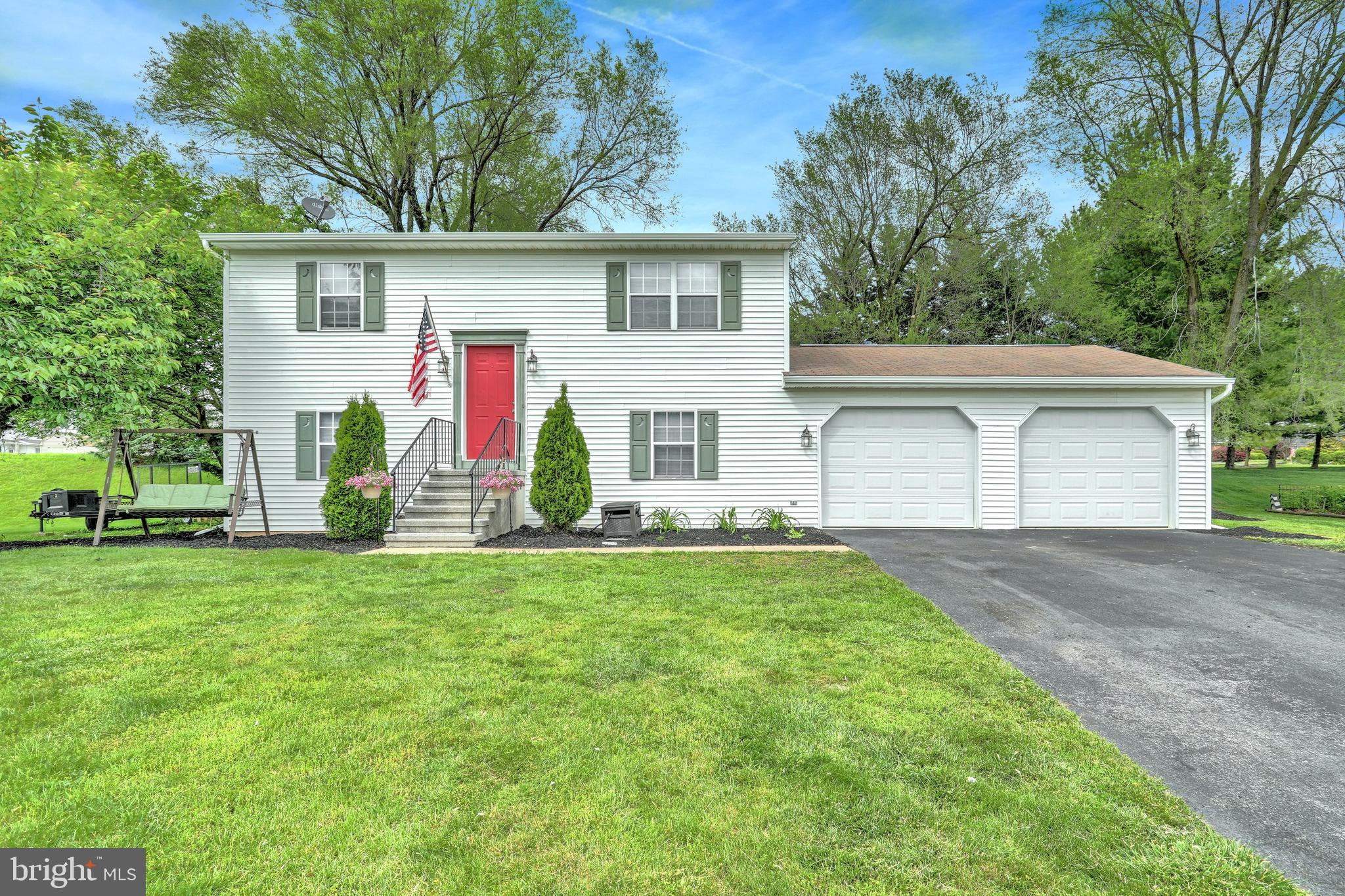 2245 Heather Road York, PA 17408 - Photo 1 of 27 Gallery Image 1