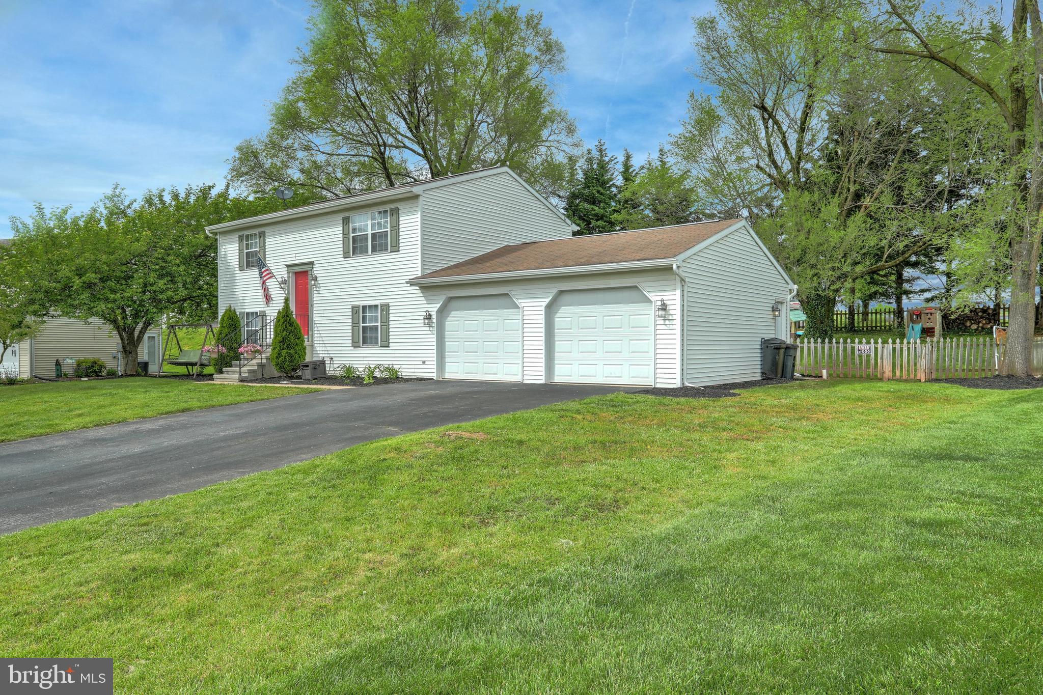 2245 Heather Road York, PA 17408 - Photo 2 of 27 Gallery Image 2