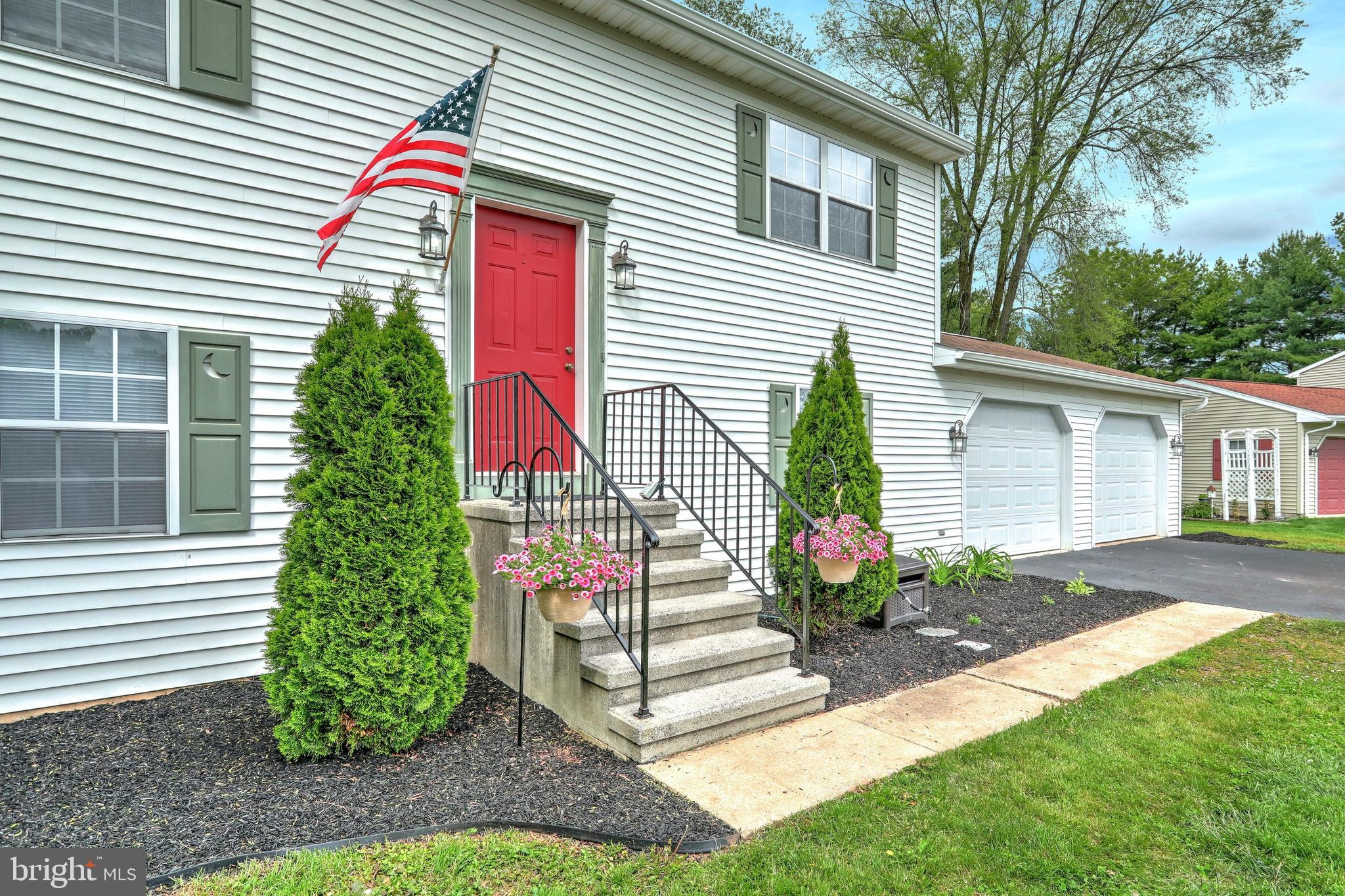 2245 Heather Road York, PA 17408 - Photo 4 of 27 Gallery Image 4