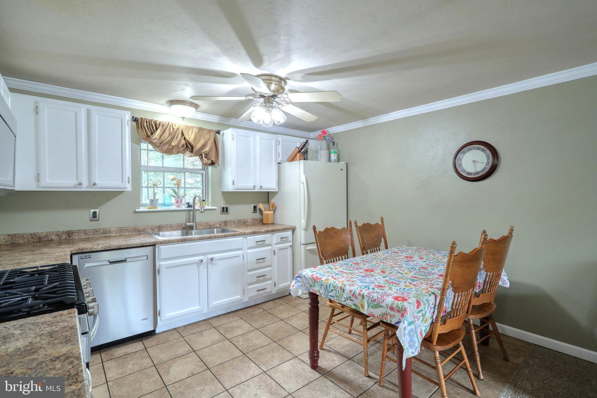 2245 Heather Road York, PA 17408 - Photo 7 of 27 Gallery Image 7
