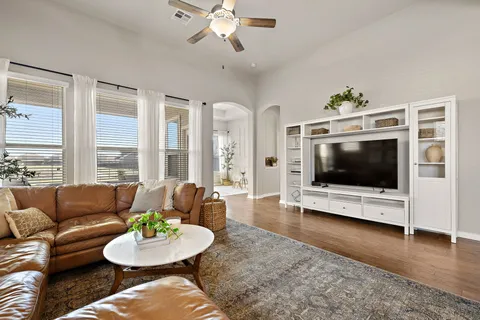 $448,000 | 112 Fattoria Cove, Liberty Hill, TX 78642