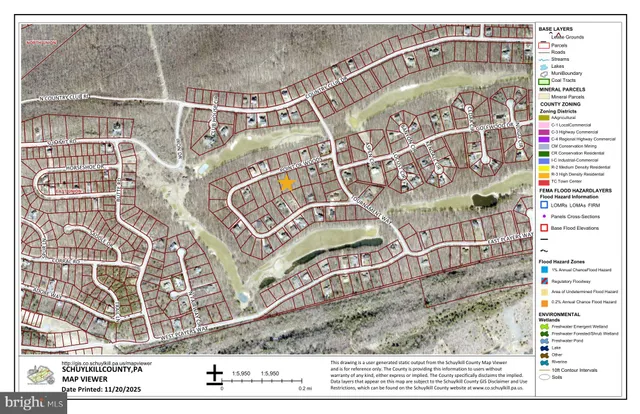 a black and white photo of a room