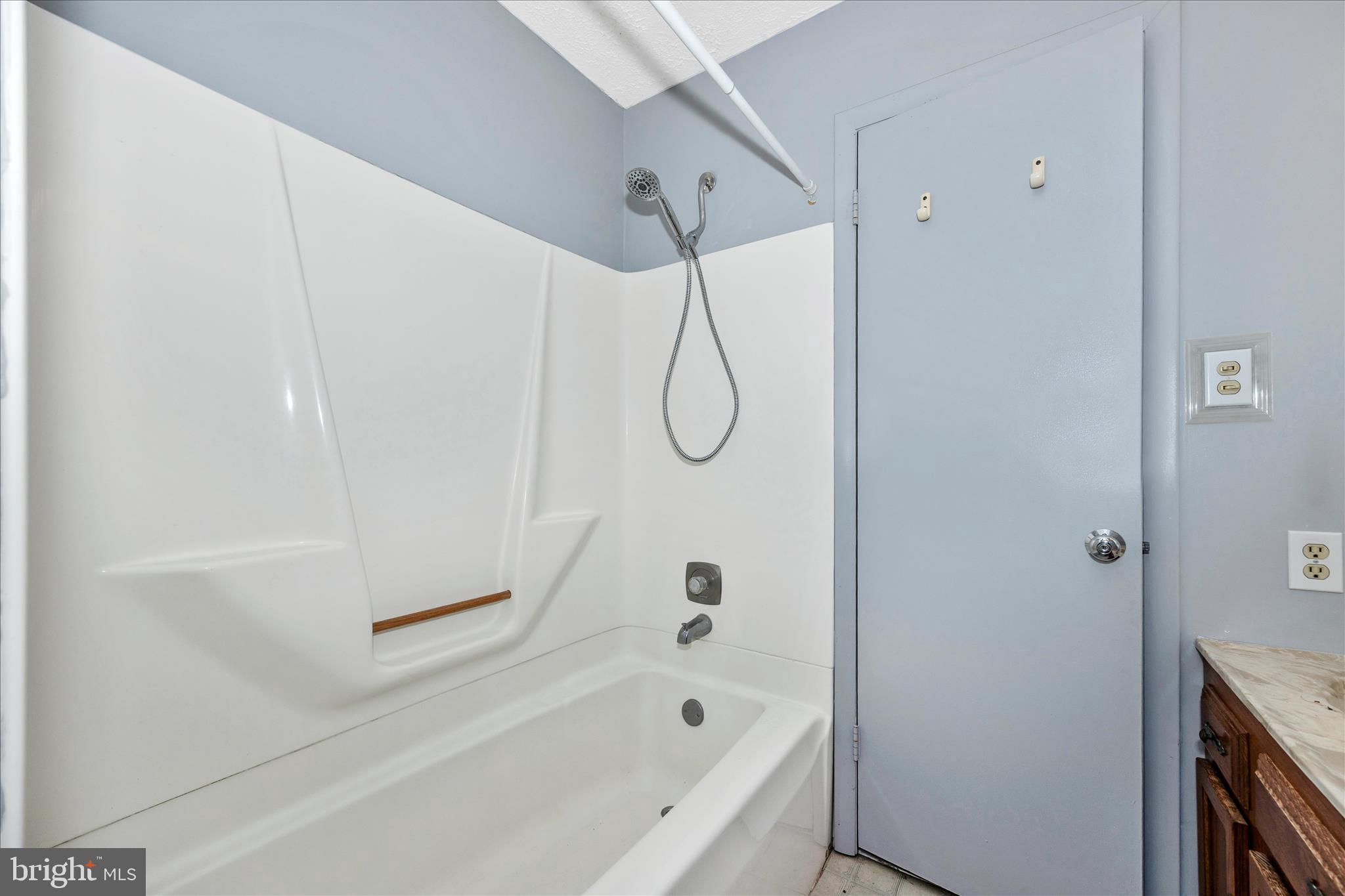 18810 Wasche Road Dickerson, MD 20842 - Photo 32 of 68 Upper Hall Bathroom