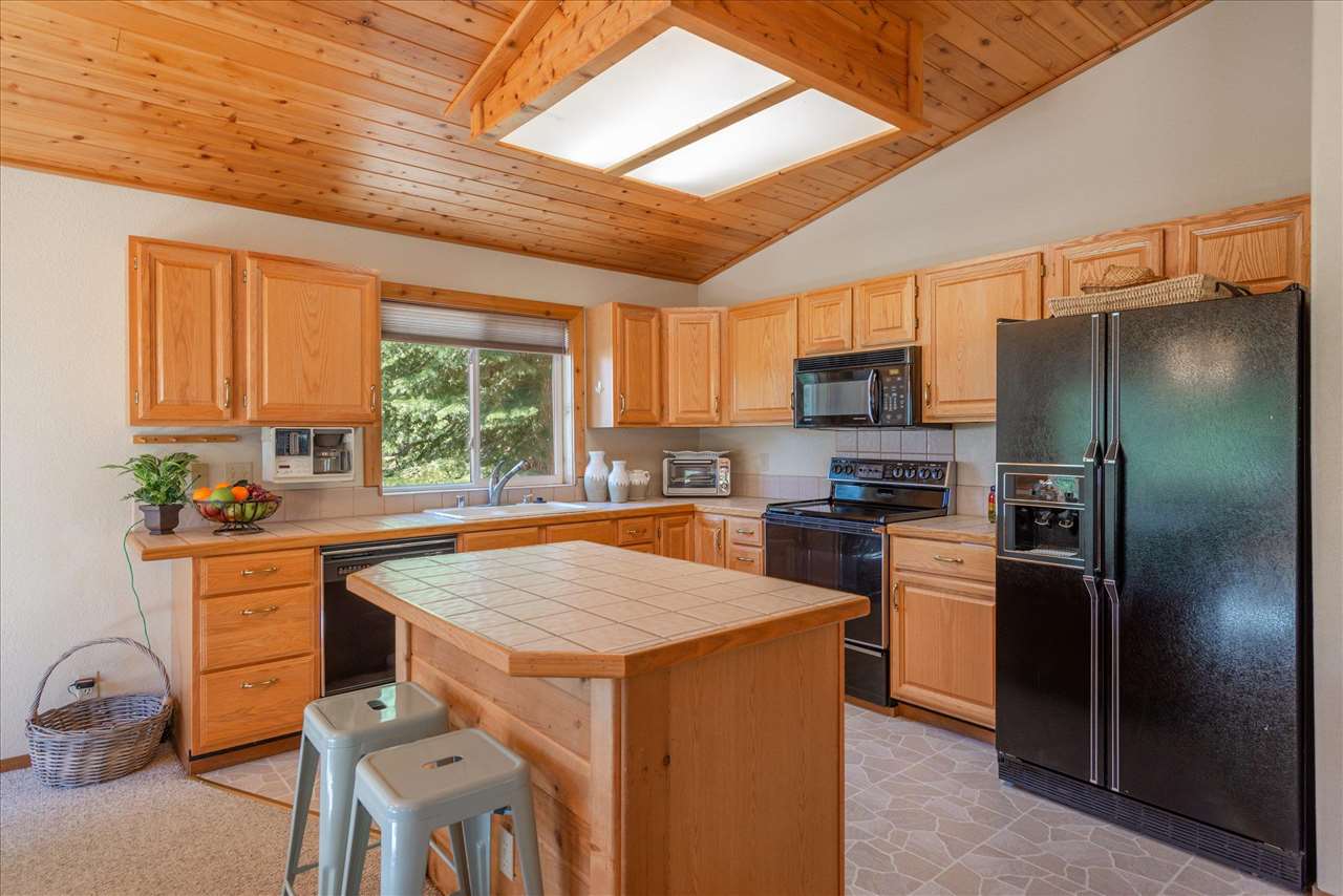11828 Chamonix Road Truckee, CA 96161 - Photo 12 of 21 Gallery Image 12