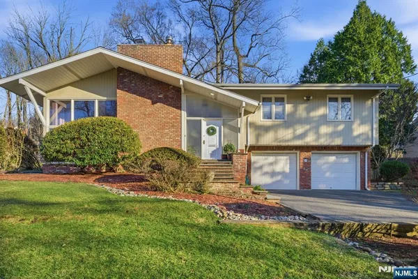 $1,599,000 | 20 Leroy Street, Tenafly, NJ 07670