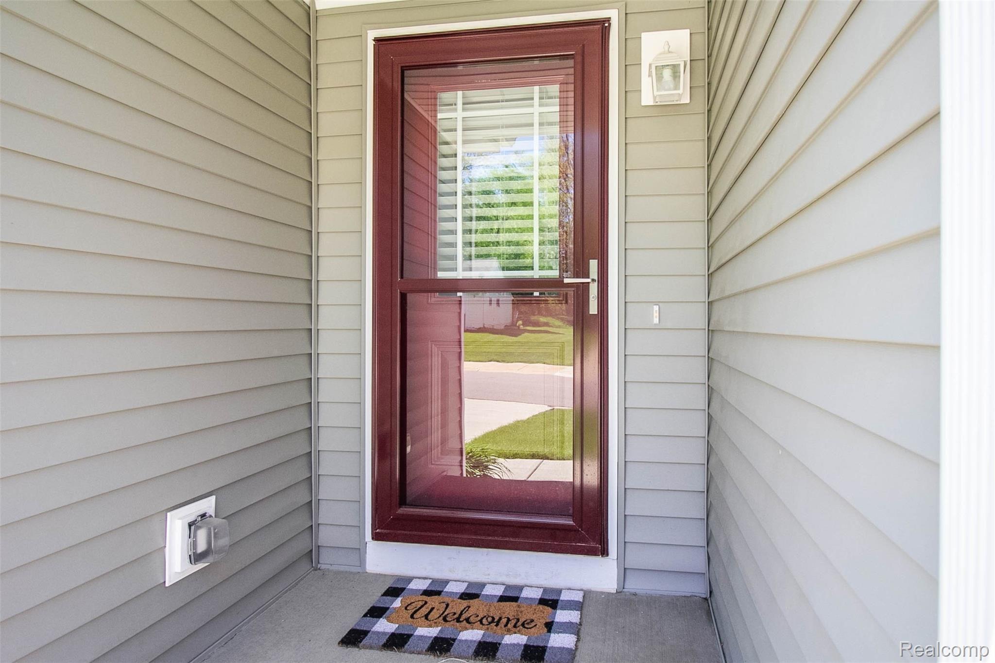 917 Spirea Howell, MI 48843 - Photo 3 of 40 3.jpg