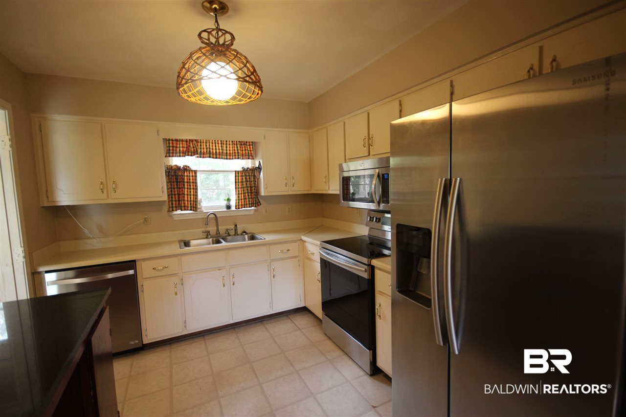 21895 4th Street Silverhill, AL 36576 - Photo 6 of 25