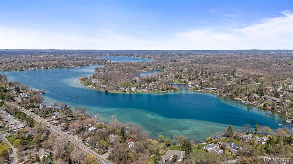6320 Commerce Road West Bloomfield, MI 48324 - Photo 7 of 18