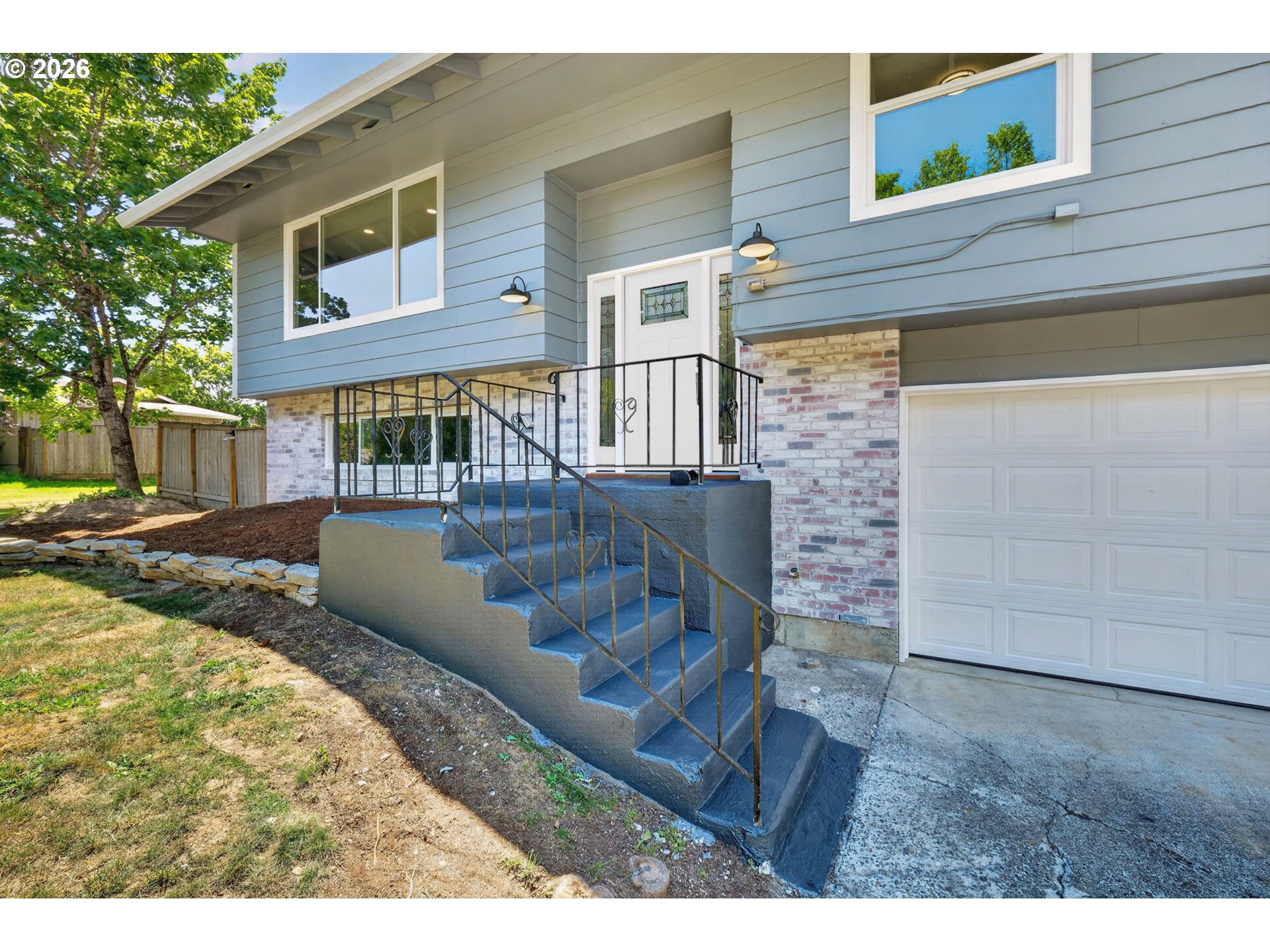 5685 Southwest 207th Avenue Beaverton, OR 97078 - Photo 4 of 43