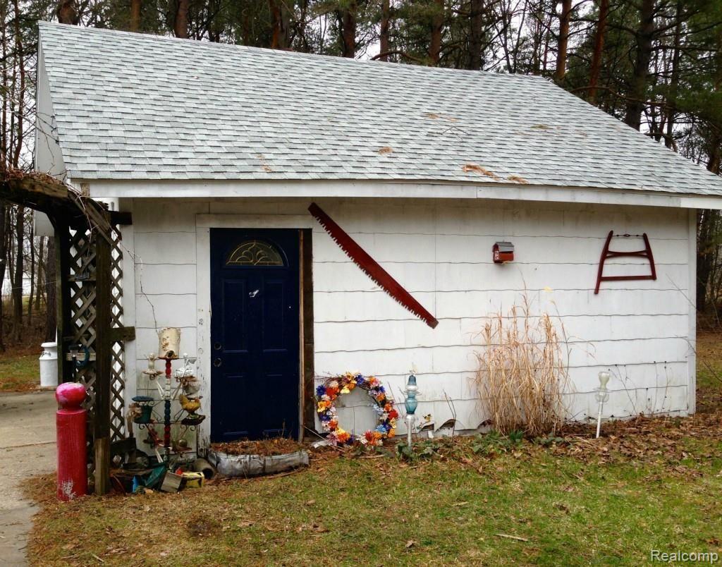 1485 East Stewart Road Midland, MI 48640 - Photo 32 of 39 GARAGE.jpg