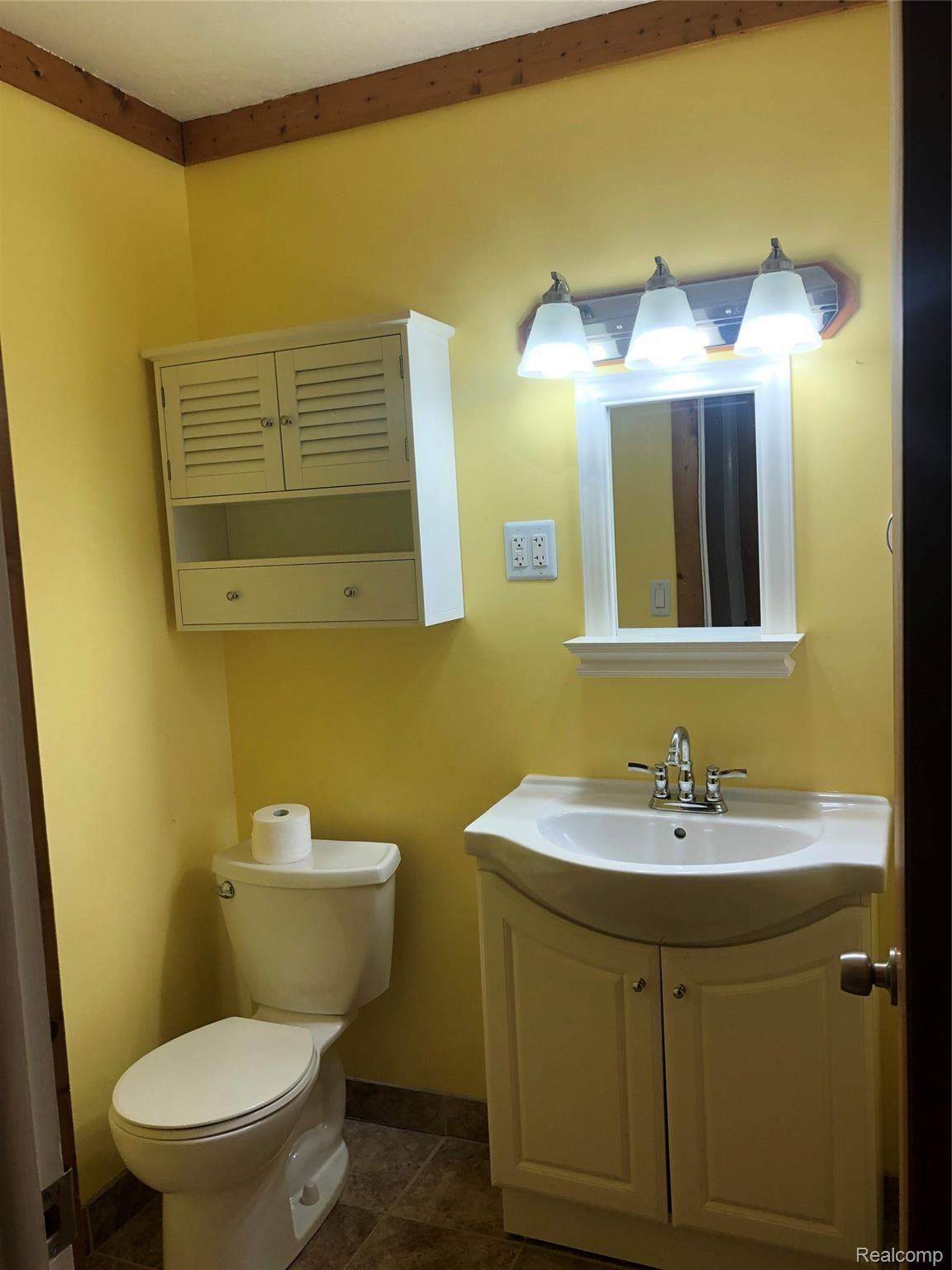 6281 Perry Road Grand Blanc, MI 48439 - Photo 23 of 24 Perry half bath.jpg