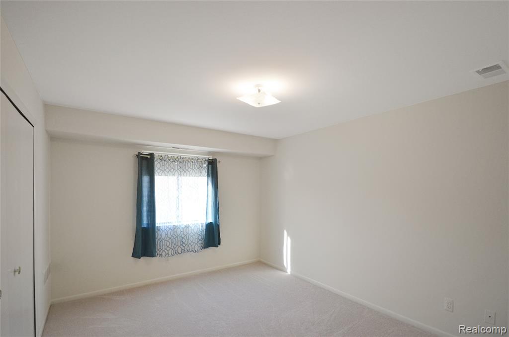 43298 Mound Road, Unit 40 Sterling Heights, MI 48314 - Photo 14 of 18 Gallery Image 14