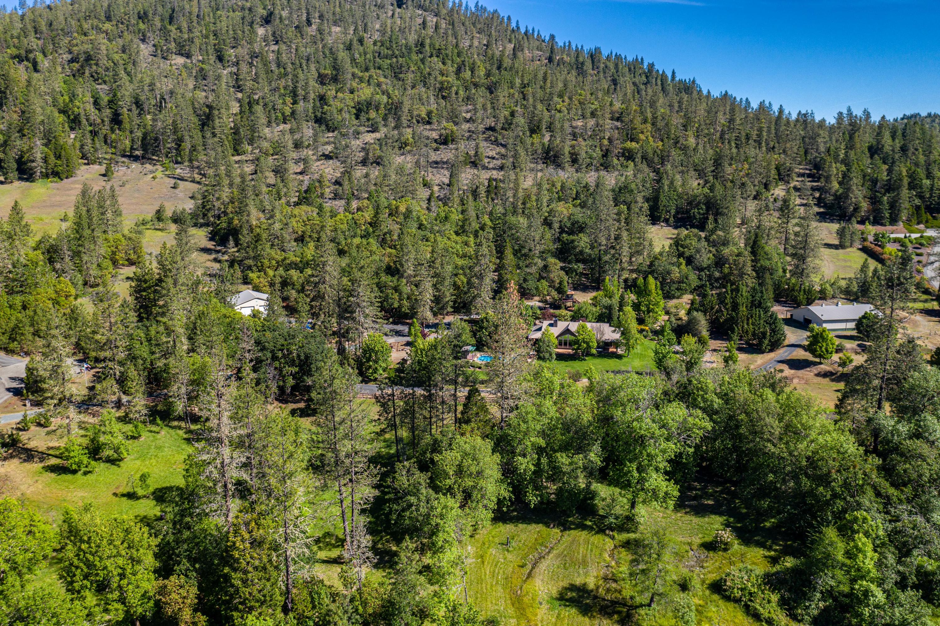 355 Naturescape Road Grants Pass, OR 97527 - Photo 4 of 59 4 (1)