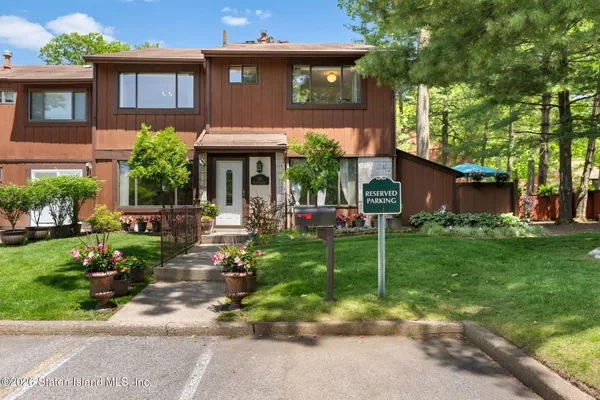 $640,000 | 100 Belmar Drive West | Heartland Village