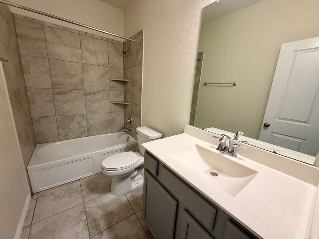 28614 Oakmist Point Lane Katy, TX 77494 - Photo 23 of 42 a bathroom with a sink a toilet and shower