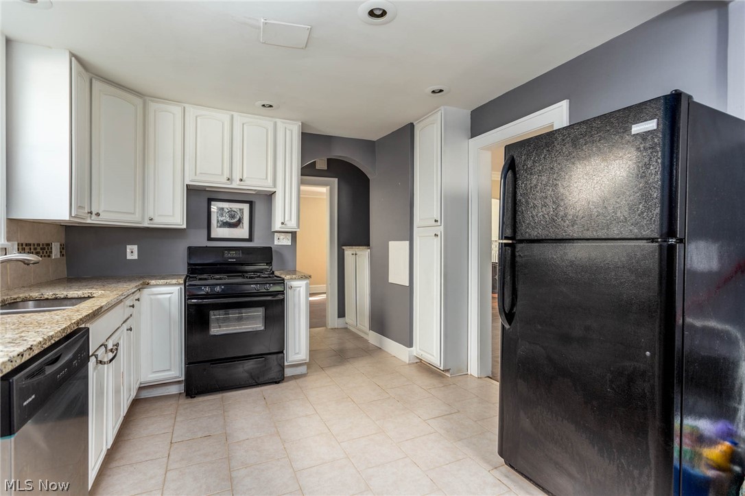 3478 Northcliffe Road Cleveland, OH 44118 - Photo 4 of 31