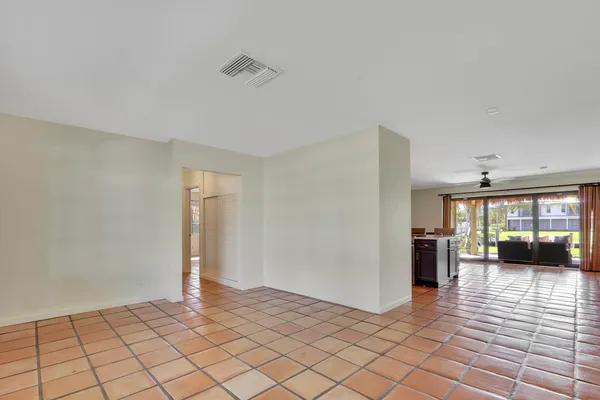 $4,500 | 8336 Southeast Palm Street, Hobe Sound, FL 33455