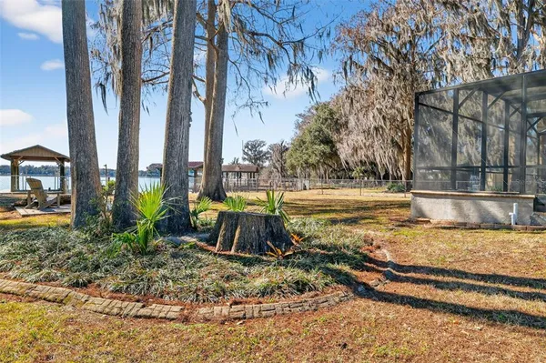 a view of back yard of the house