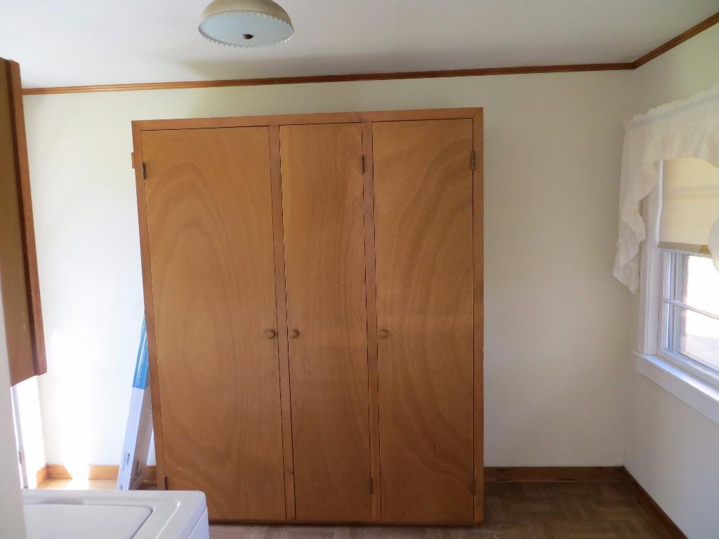 139 Jesse Robbins Road Belfast, ME 04915 - Photo 9 of 25 Mudroom/laundry.