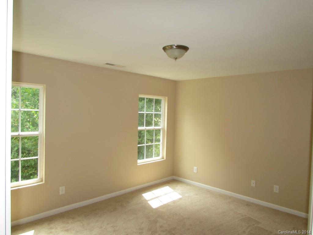 229 Ravenridge Court Charlotte, NC 28216 - Photo 13 of 14