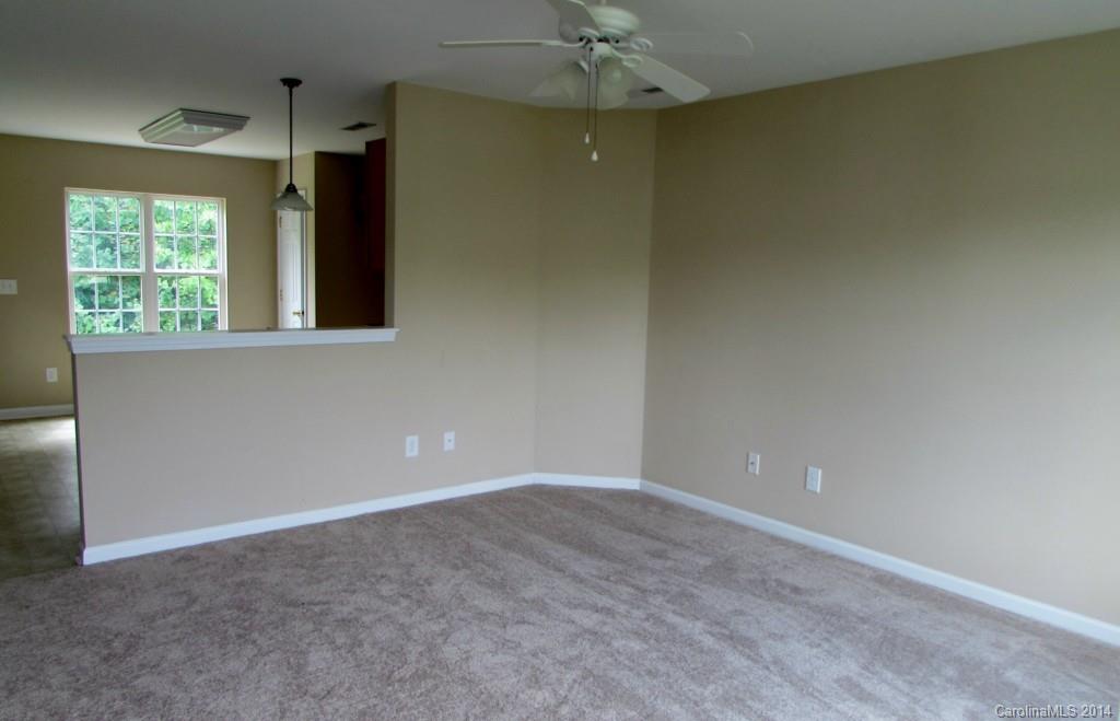 229 Ravenridge Court Charlotte, NC 28216 - Photo 4 of 14