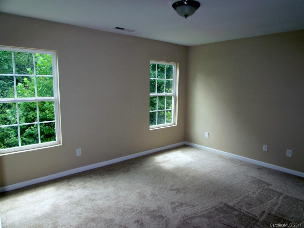 229 Ravenridge Court Charlotte, NC 28216 - Photo 10 of 14