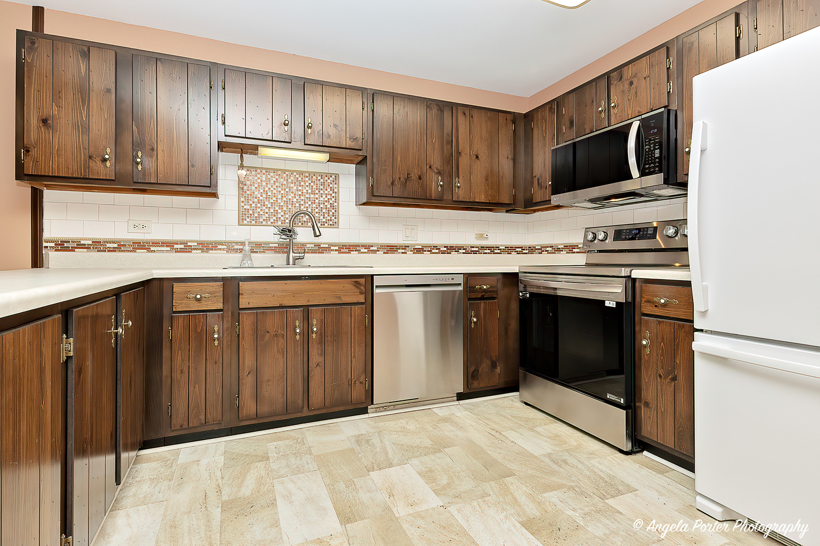 973 Golf Course Road, Unit 7 Crystal Lake, IL 60014 - Photo 6 of 26 Gallery Image 6