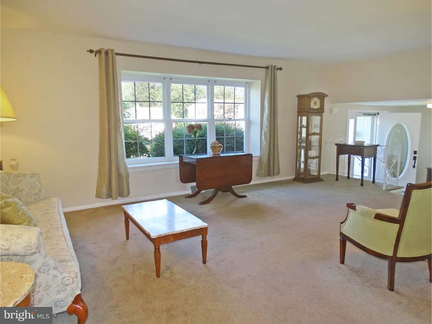 1549 Hampton Road Bensalem, PA 19020 - Photo 4 of 23