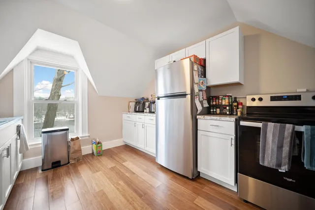 $2,100 | 449 West River Road, Unit 2, Hooksett, NH 03106