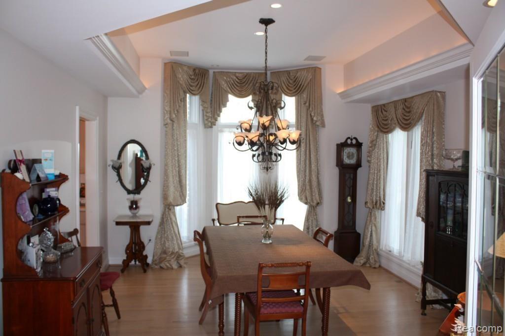 4980 Lakeshore Road Fort Gratiot, MI 48059 - Photo 23 of 42 4980 Lakeshore dining room.jpg