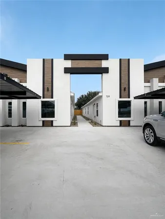 $1,250 | 709 North Emerald Avenue, Edinburg, TX 78539