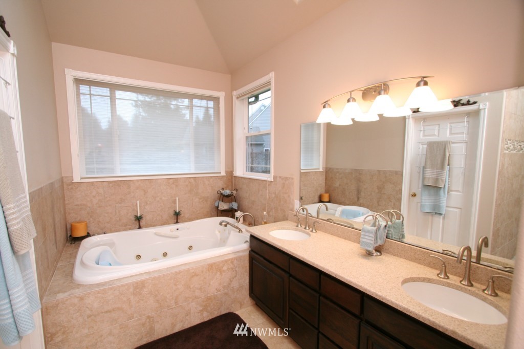 4345 Cooper Point Road Northwest Olympia, WA 98502 - Photo 12 of 25 Gallery Image 12