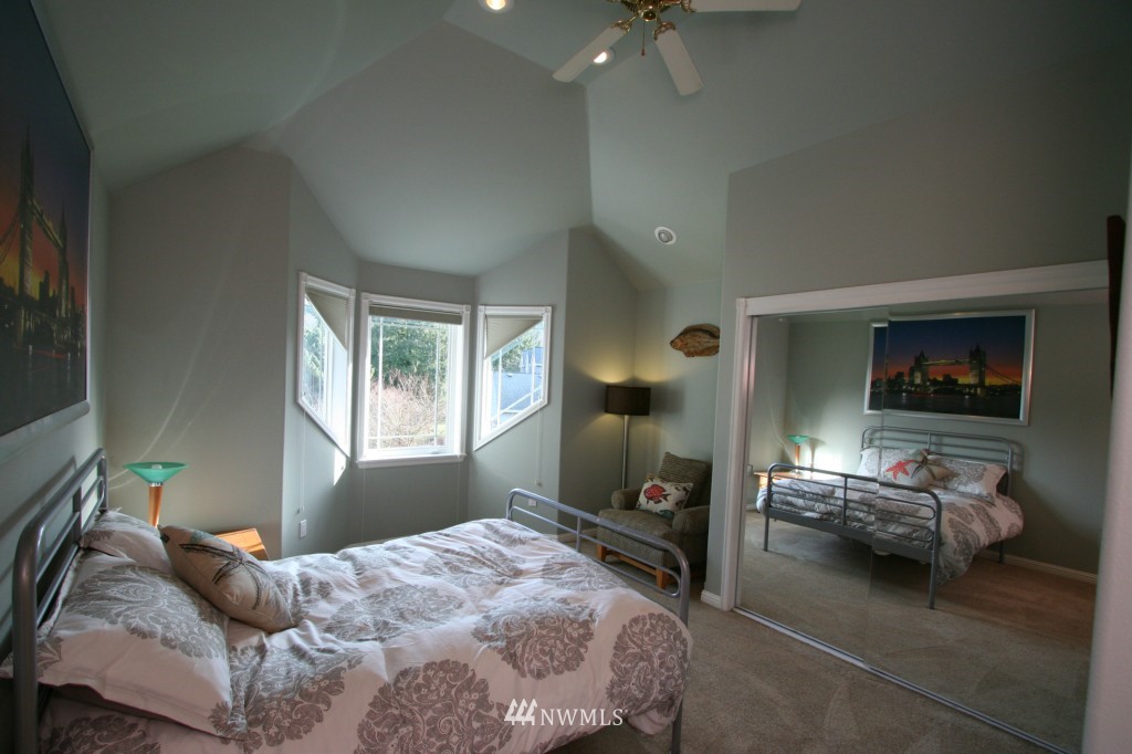 4345 Cooper Point Road Northwest Olympia, WA 98502 - Photo 16 of 25 Gallery Image 16