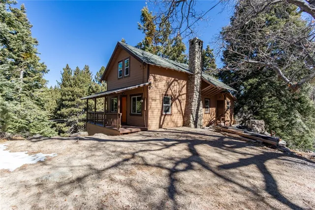 a view of a backyard of the house