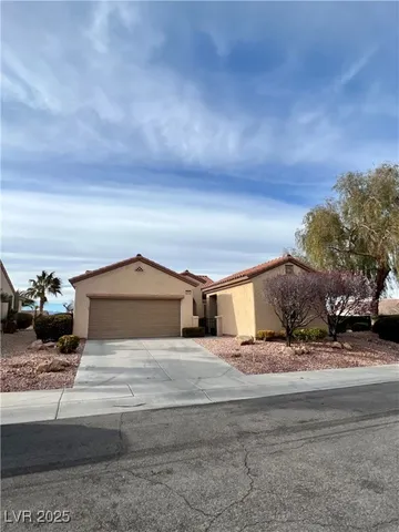 $2,500 | 2460 Calvert City Drive, Henderson, NV 89052