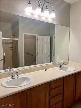 $2,500 | 2460 Calvert City Drive, Henderson, NV 89052