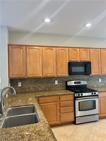 $2,500 | 2460 Calvert City Drive, Henderson, NV 89052