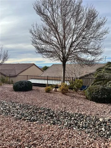$2,500 | 2460 Calvert City Drive, Henderson, NV 89052