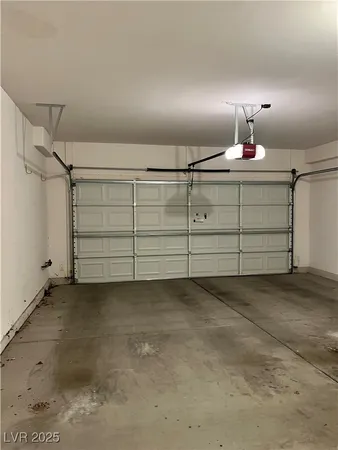 $2,500 | 2460 Calvert City Drive, Henderson, NV 89052