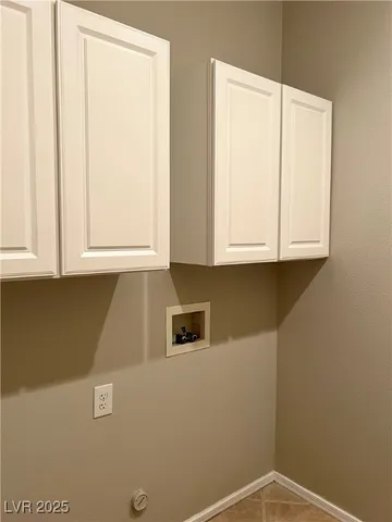 $2,500 | 2460 Calvert City Drive, Henderson, NV 89052