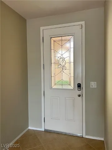 $2,500 | 2460 Calvert City Drive, Henderson, NV 89052