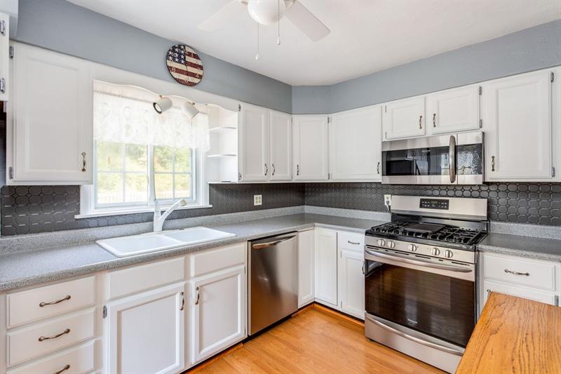 125 Hillendale Road Pittsburgh, PA 15237 - Photo 11 of 21 Kitchen