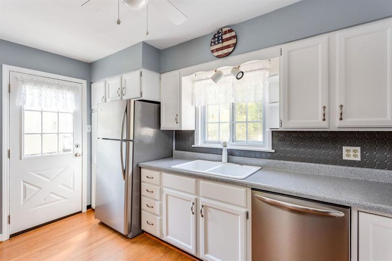 125 Hillendale Road Pittsburgh, PA 15237 - Photo 12 of 21 Kitchen