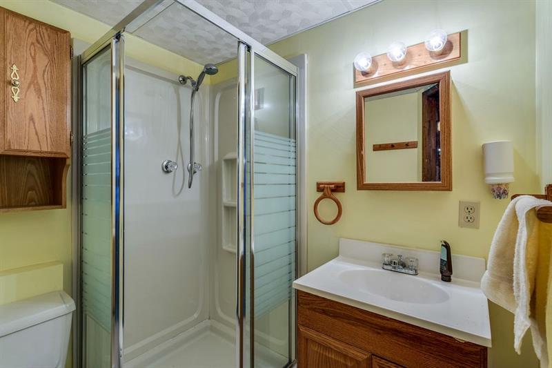 125 Hillendale Road Pittsburgh, PA 15237 - Photo 20 of 21 Second Bathroom